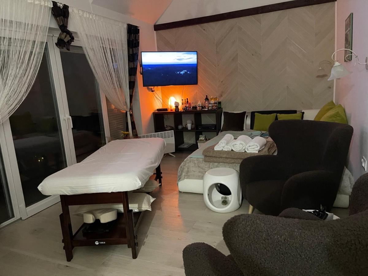Regina Delux Apartman Gyula Exterior foto
